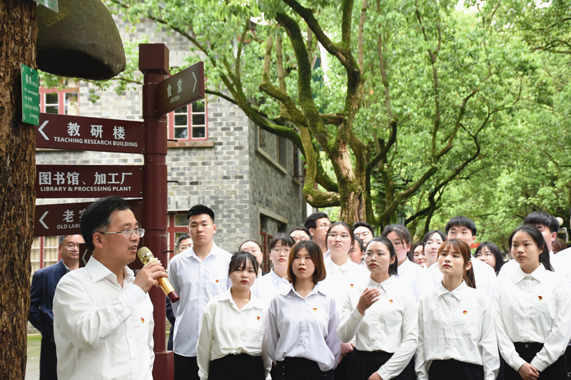 1619679613727032531.jpg 炸弹钟党课.jpg