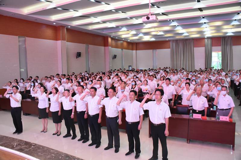 1625132145080060878.jpg 3入党誓词图.jpg